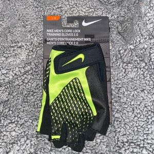Nike men’s training gloves